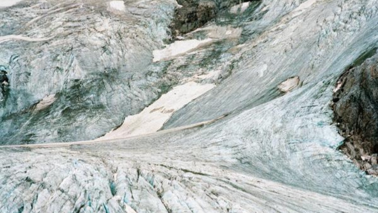 « Parce qu’il coule en nous des glaciers » : la mémoire des montagnes à la Médiathèque de Briançon « Parce qu’il coule en nous des glaciers » : la mémoire des montagnes à la Médiathèque de Briançon