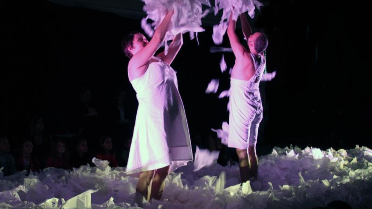 Bonneville. Assistez au spectacle "Sous la neige" Bonneville. Assistez au spectacle "Sous la neige"