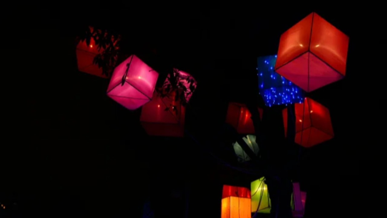 Grenoble. Un atelier de fabrication de lampions Grenoble. Un atelier de fabrication de lampions