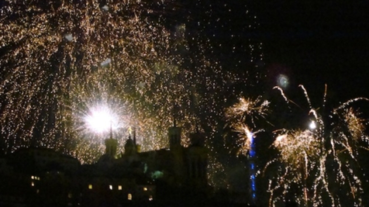 Feu d'artifice du Nouvel An &agrave; Clermont