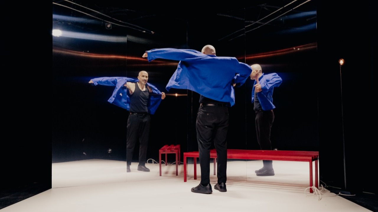 Grenoble. Une pi&egrave;ce sur la reconstruction &agrave; travers le th&eacute;&acirc;tre