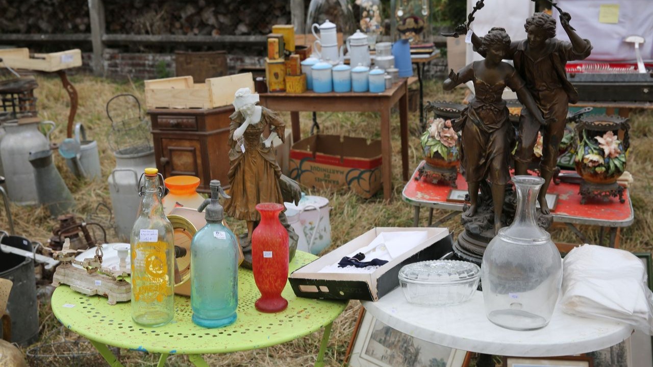 Vide Grenier &agrave; Jausiers &ndash; Rendez-vous estival au Champ des Pommiers