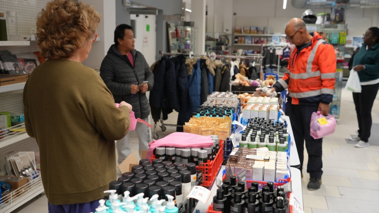 Grande braderie solidaire à Vaulx-en-Velin : faire de bonnes affaires tout en aidant les plus fragiles Grande braderie solidaire à Vaulx-en-Velin : faire de bonnes affaires tout en aidant les plus fragiles