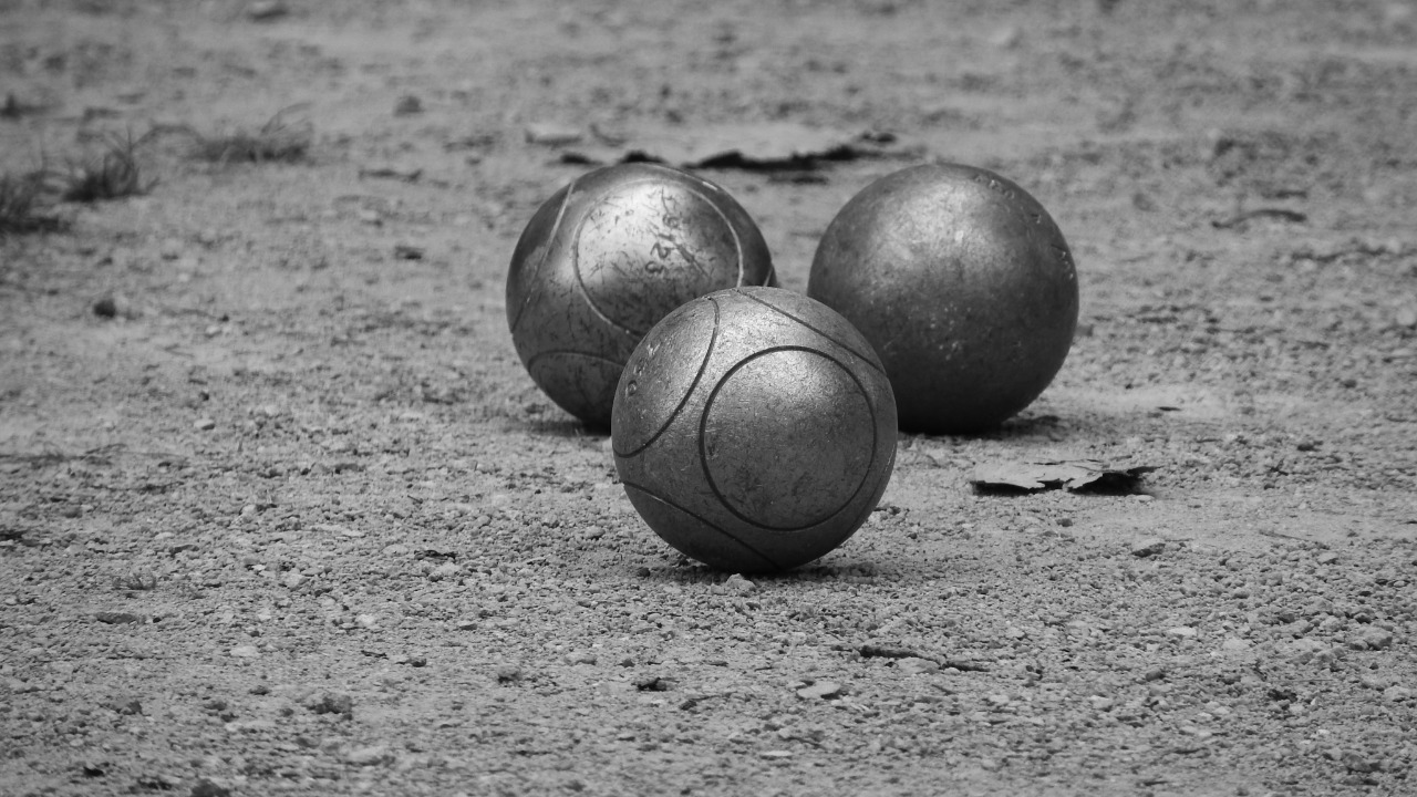 Des c&eacute;l&eacute;brit&eacute;s r&eacute;unies &agrave; Saint-Paul-de-Vence pour un tournoi de p&eacute;tanque solidaire