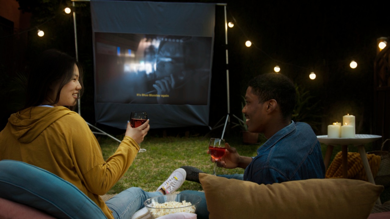 Vic-le-Comte. Une séance de ciné en plein air Vic-le-Comte. Une séance de ciné en plein air