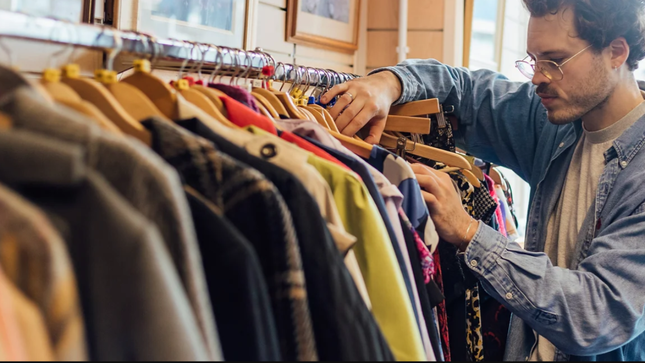 Ceyrat. Une grande bourse aux v&ecirc;tements