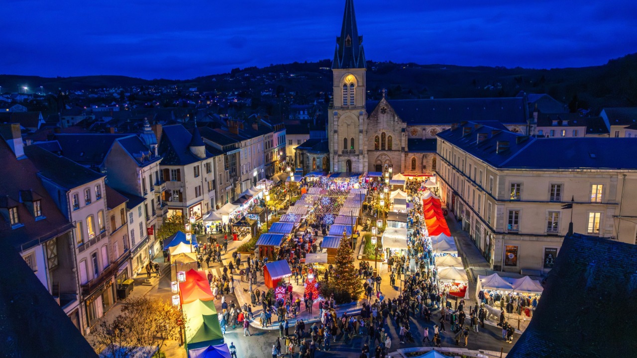Cusset. Ne manquez pas son fameux Marché de Noël Cusset. Ne manquez pas son fameux Marché de Noël