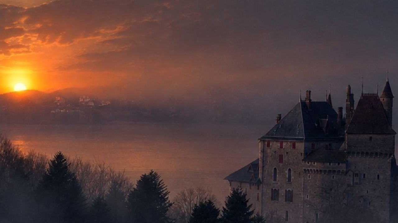 Menthon-Saint-Bernard. Une soirée d'Halloween terrifiante au château avec visites théâtralisées et bal hanté Menthon-Saint-Bernard. Une soirée d'Halloween terrifiante au château avec visites théâtralisées et bal hanté